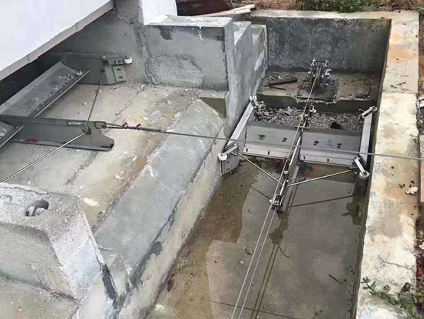 自動刮糞機