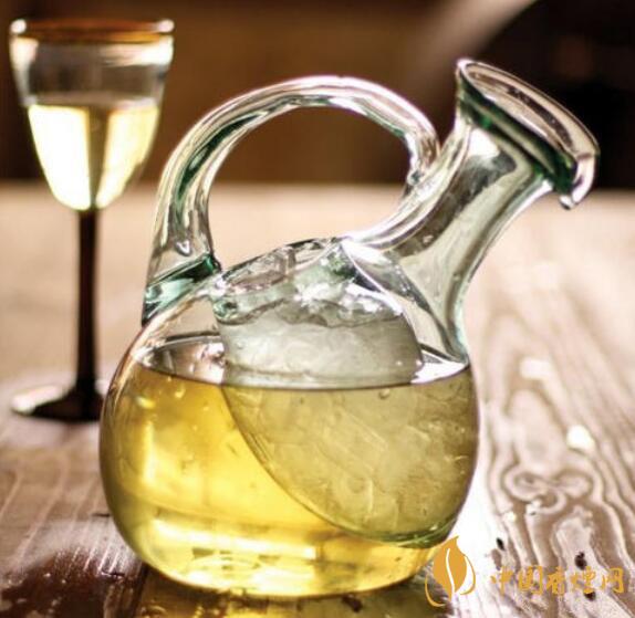 白葡萄酒需要醒酒嗎 白葡萄酒醒酒注意事項(xiàng)