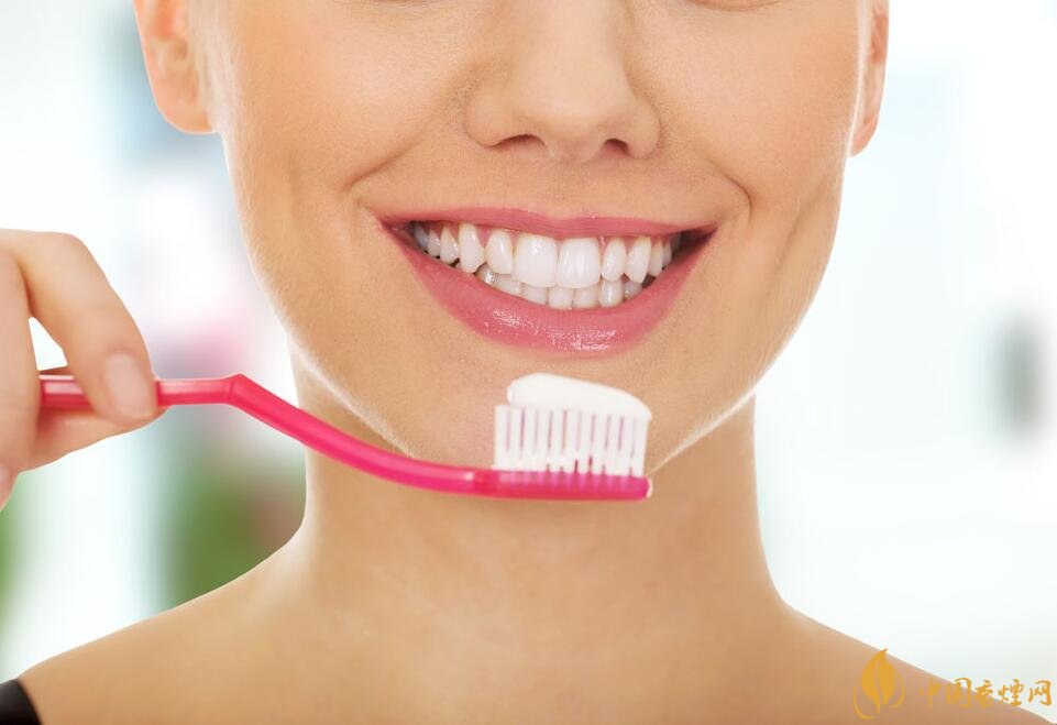 抽煙牙齒黃怎么變白，快速去除煙漬小妙招