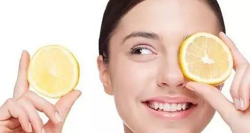 抽煙牙齒黃怎么變白，快速去除煙漬小妙招