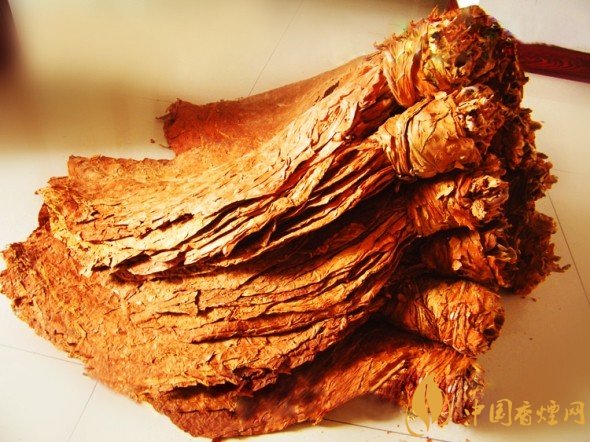 旱煙和煙卷哪個(gè)危害大，旱煙袋很有講究